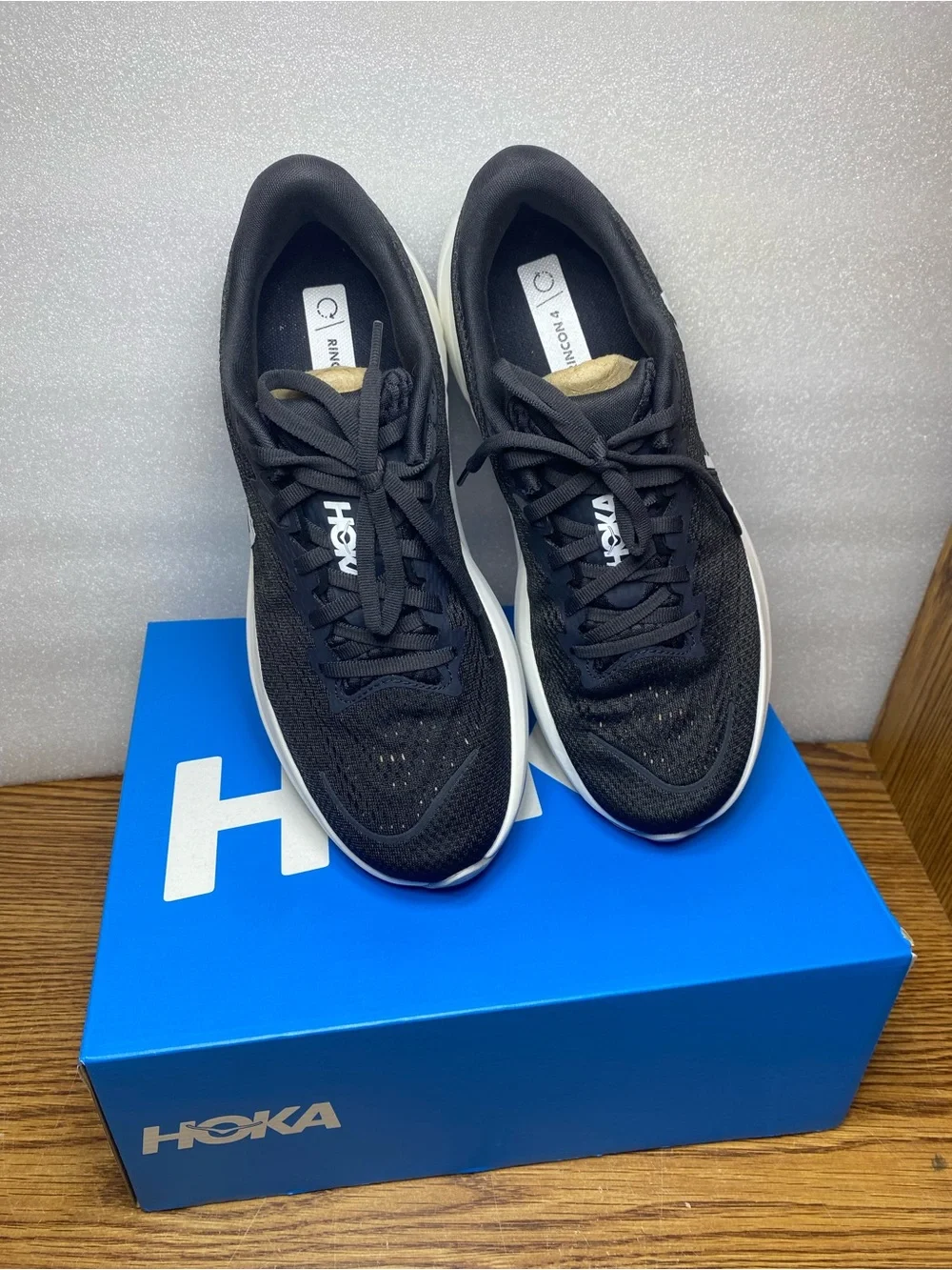 Hoka One One M Rincon 4 Running Shoes Mens Sz 8D Black White 1155130 BWHT NEW